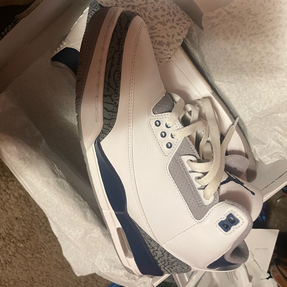 Jordan 3 navy blue and white men’s size 12!🔥🔥🔥